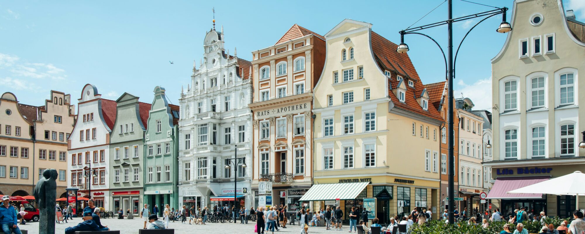 Bunte Fassaden des Marktplatz Rostock