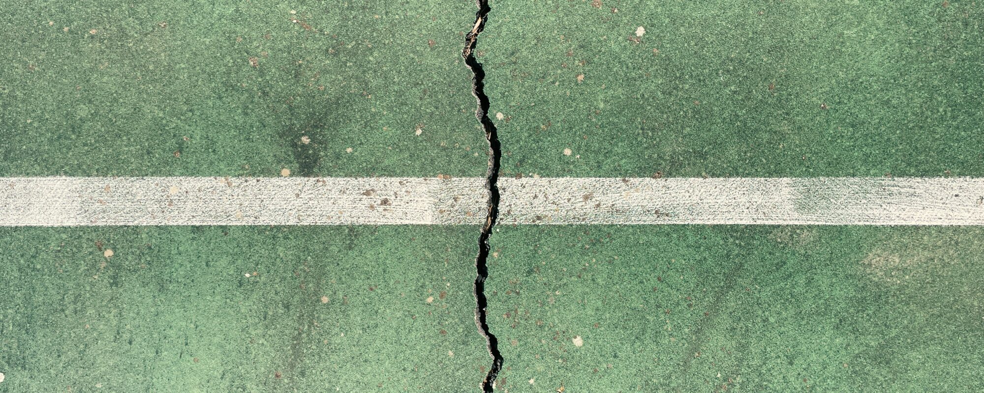 Straße mit einem Riß